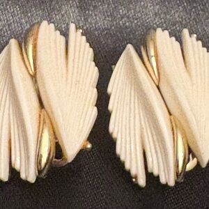 Vintage RARE SIGNED B.S.K. Lucite Clip On Earrings